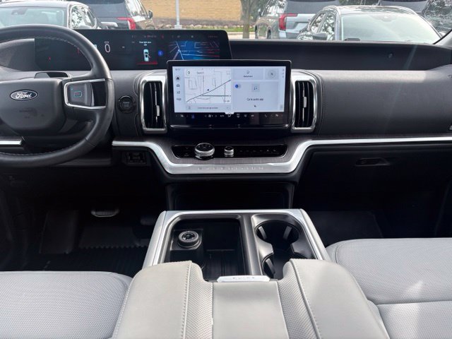 Used 2026 Ford Expedition Platinum w/ Platinum Ultimate Package AWD/4WD image 24
