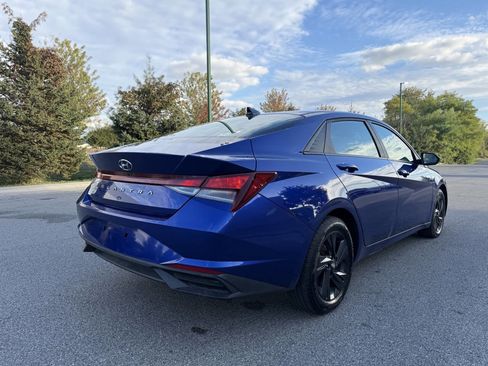 Used 2022 Hyundai Elantra SEL w/ Cargo Package image 5