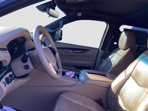 Used 2019 Cadillac Escalade Platinum image 9