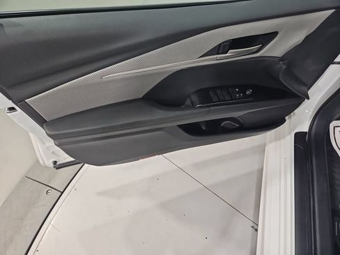 Used 2025 Toyota Camry Hybrid FWD image 10