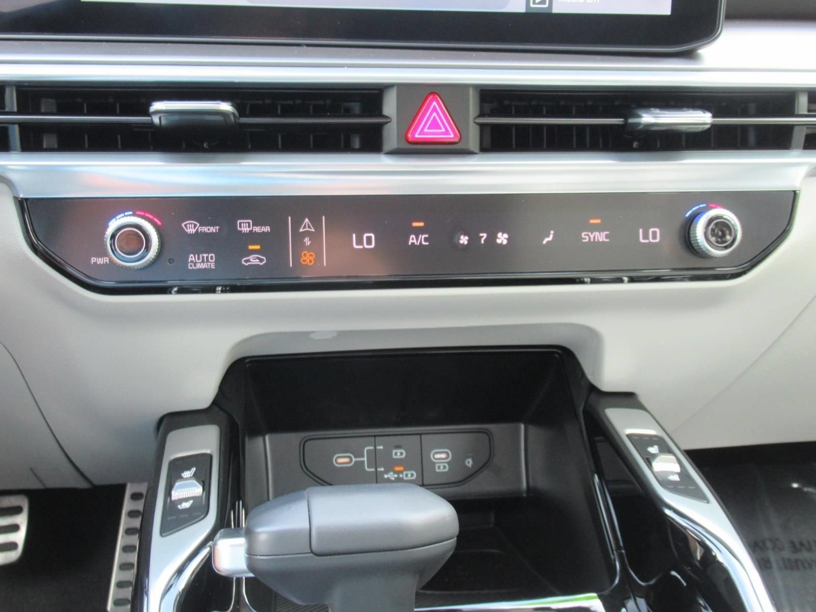 Used 2025 Kia Sorento SX FWD image 30
