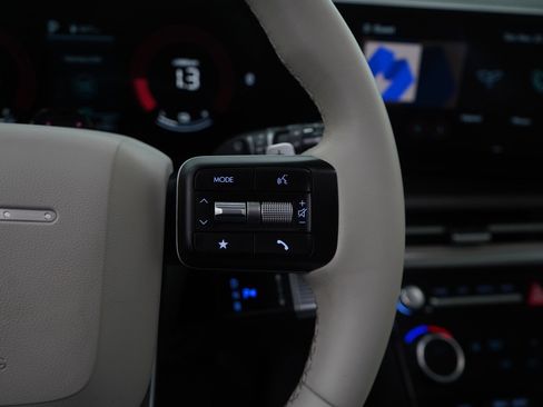 Used 2025 Hyundai Santa Fe SEL image 19