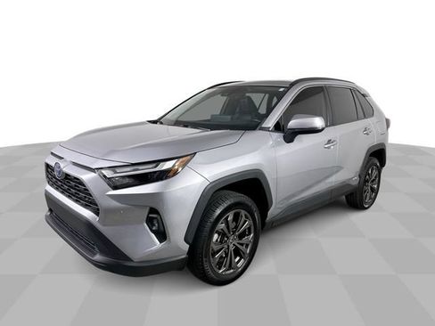 Used 2023 Toyota RAV4 XLE Premium AWD/4WD image 4