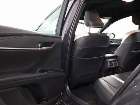 Used 2025 Toyota Camry SE image 28