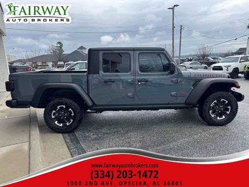 Used 2025 Jeep Gladiator Rubicon w/ Convenience Group AWD/4WD image 41