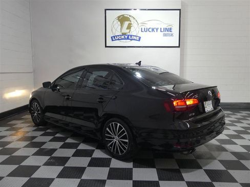 Used 2016 Volkswagen Jetta Sport image 10
