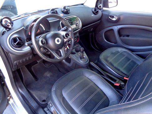 Used 2016 smart fortwo passion image 5