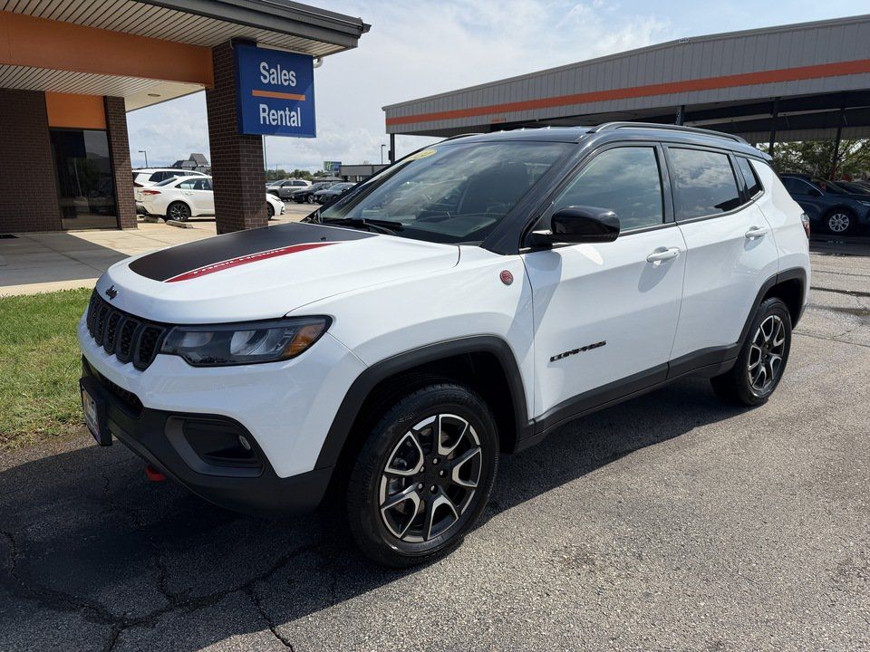 Used 2024 Jeep Compass Trailhawk AWD/4WD image 1