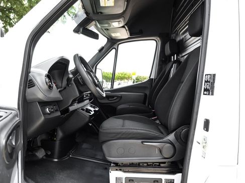 Used 2019 Mercedes-Benz Sprinter 170 Cargo image 3