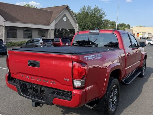Used 2017 Toyota Tacoma TRD Sport w/ Premium & Technology Package AWD/4WD image 7