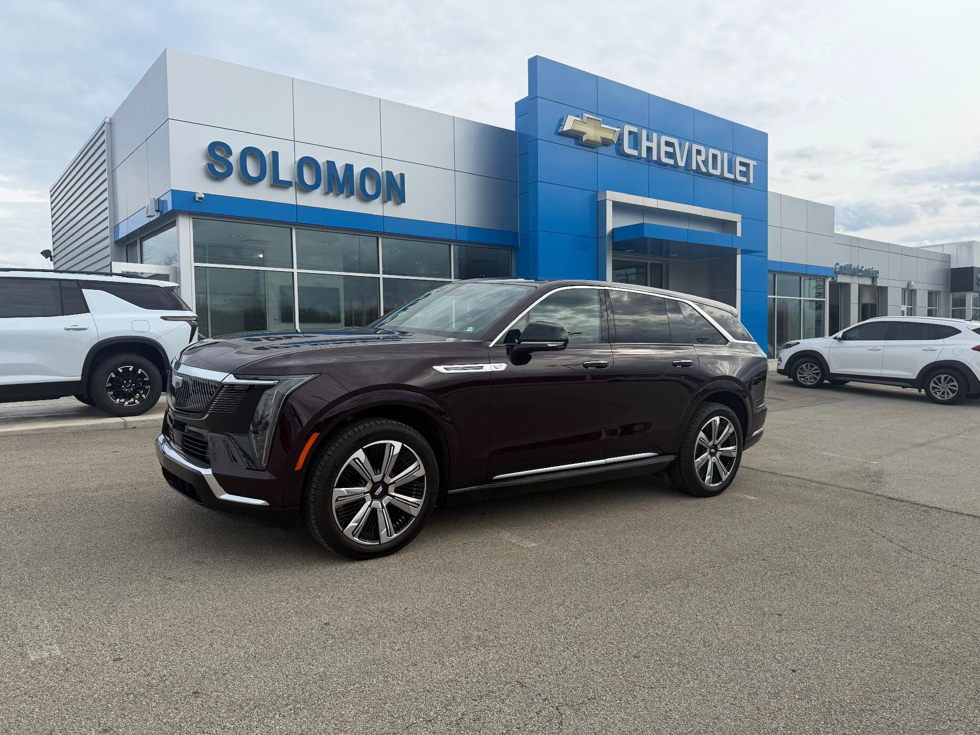 Certified 2025 Cadillac Escalade IQ Luxury 2 w/ LPO, Premium Carpet Package AWD/4WD image 2