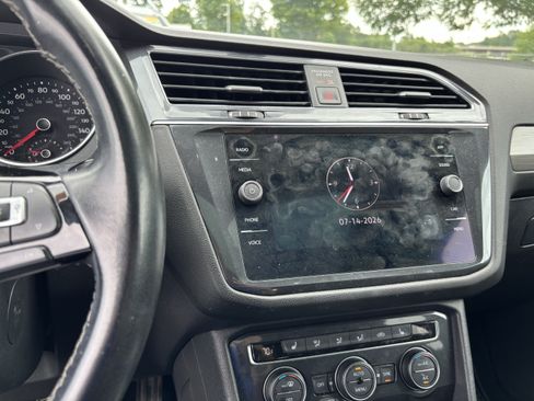 Used 2021 Volkswagen Tiguan SE R-Line AWD/4WD image 30