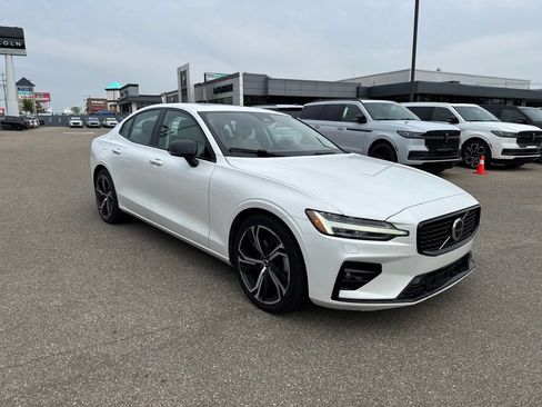 Used 2024 Volvo S60 B5 Core FWD image 7
