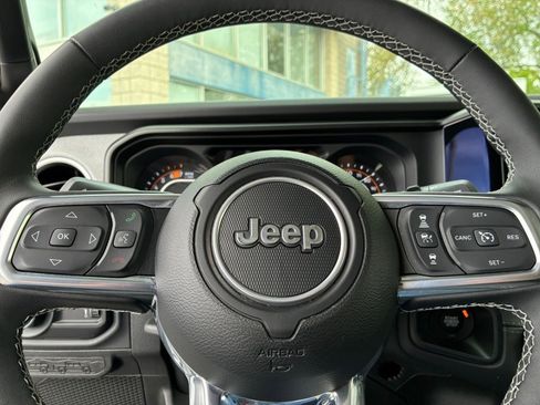 Used 2025 Jeep Wrangler Unlimited Sahara AWD/4WD image 28
