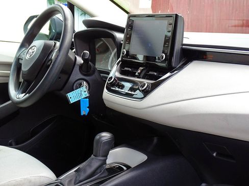 Used 2022 Toyota Corolla LE FWD image 30