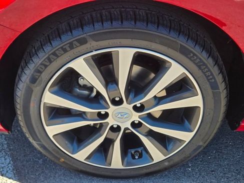 Used 2020 Hyundai Elantra GT FWD image 12