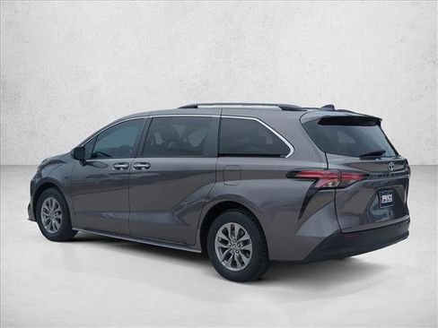 Used 2022 Toyota Sienna XLE FWD image 7