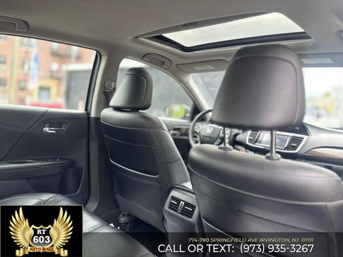 Used 2017 Honda Accord Touring image 10
