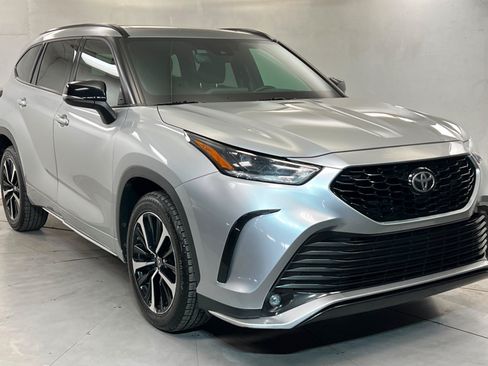 Used 2021 Toyota Highlander XSE AWD/4WD image 8