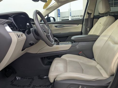 Used 2017 Cadillac XT5 Premium Luxury w/ LPO, Wheel Lock Package image 16