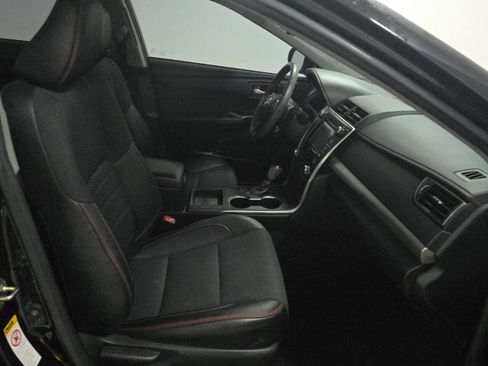 Used 2017 Toyota Camry SE w/ Moonroof Package image 8