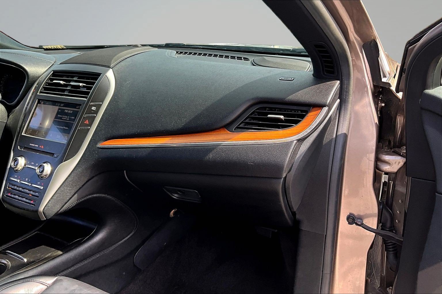Used 2019 Lincoln MKC Select w/ Select Plus Package AWD/4WD image 22