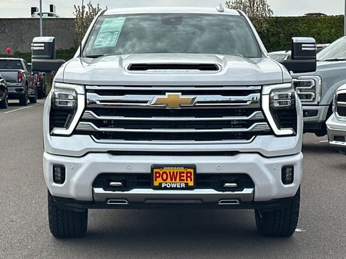 Used 2024 Chevrolet Silverado 3500 High Country w/ Technology Package AWD/4WD image 9