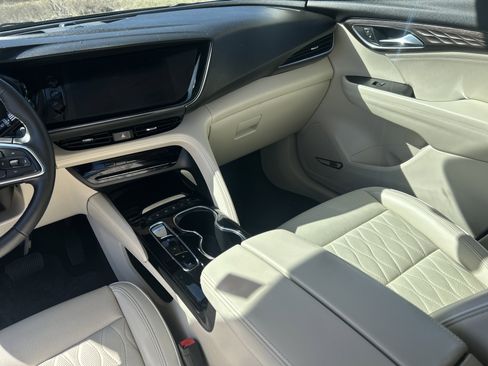 Used 2022 Buick Envision Avenir w/ Technology Package II AWD/4WD image 19