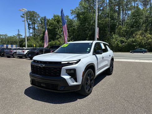 Used 2026 Chevrolet Traverse RS FWD image 12