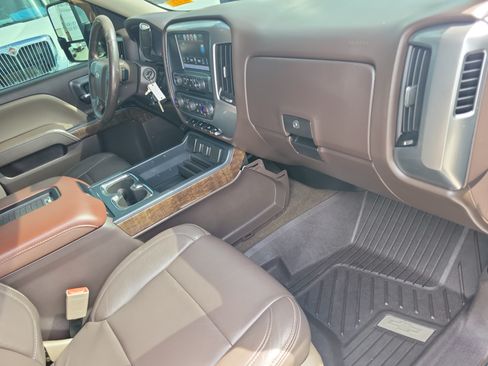 Used 2018 Chevrolet Silverado 1500 LT w/ All Star Edition RWD image 9