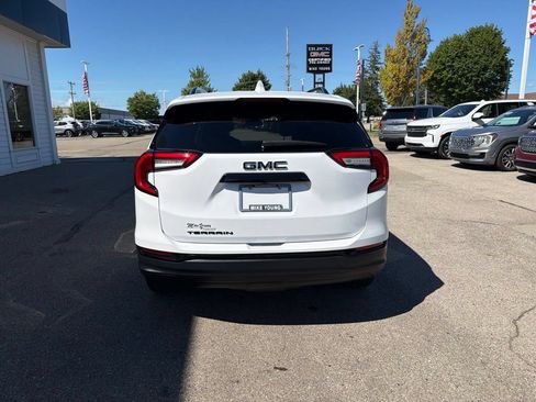 Used 2024 GMC Terrain SLE w/ Driver Convenience Package FWD image 6