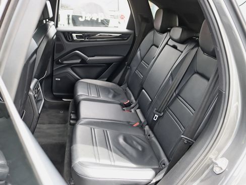 Used 2019 Porsche Cayenne AWD/4WD image 30