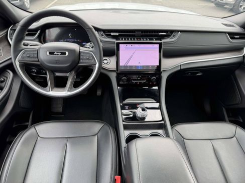 Used 2025 Jeep Grand Cherokee Limited w/ MOPAR Finishing Package AWD/4WD image 11
