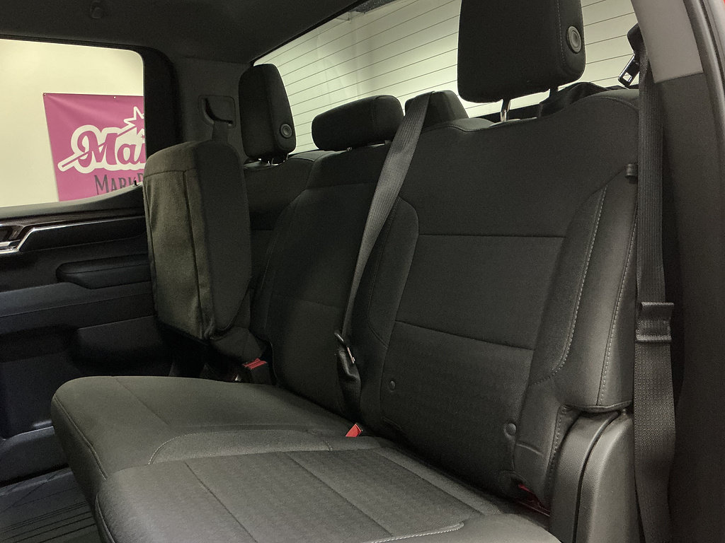 Used 2022 Chevrolet Silverado 1500 LT AWD/4WD image 18