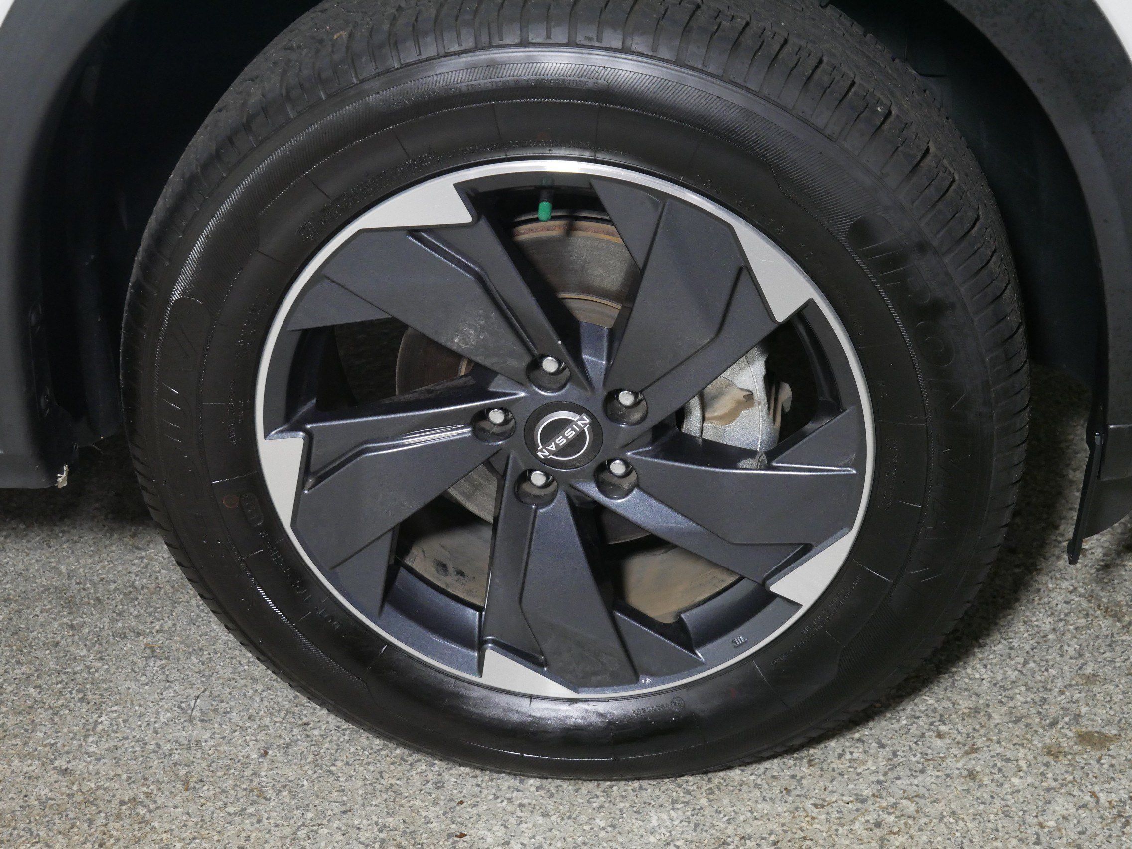 Used 2025 Nissan Rogue SV AWD/4WD image 15
