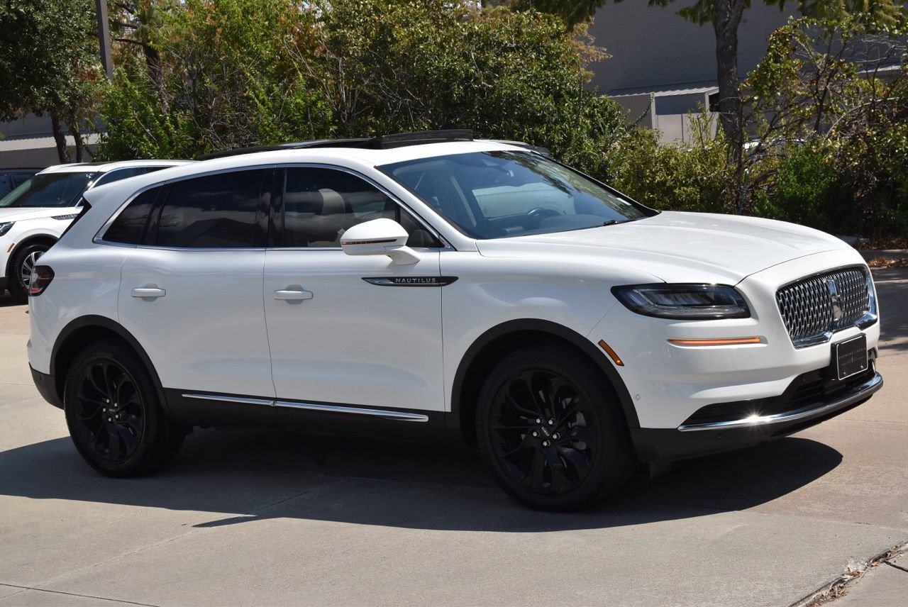Used 2023 Lincoln Nautilus Reserve w/ Equipment Group 201A FWD image 5