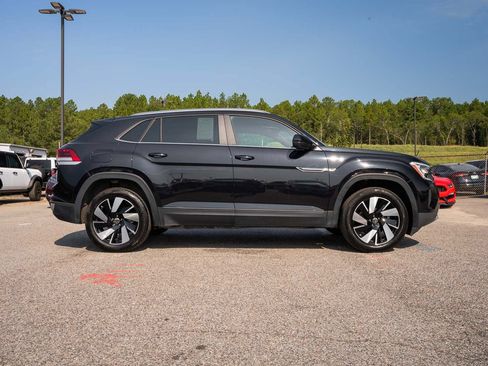 Used 2024 Volkswagen Atlas Cross Sport SE FWD image 9