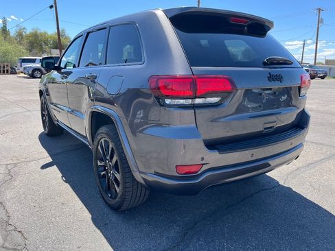 Used 2017 Jeep Grand Cherokee Altitude RWD image 7