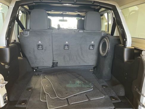 Used 2021 Jeep Wrangler Unlimited Rubicon AWD/4WD image 21