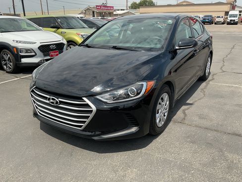 Used 2018 Hyundai Elantra SE FWD image 2
