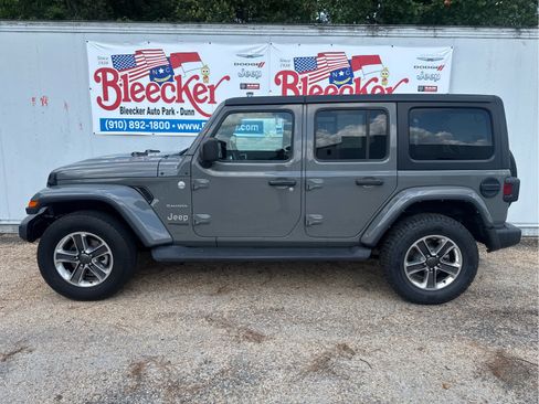 Used 2022 Jeep Wrangler Unlimited Sahara AWD/4WD image 6
