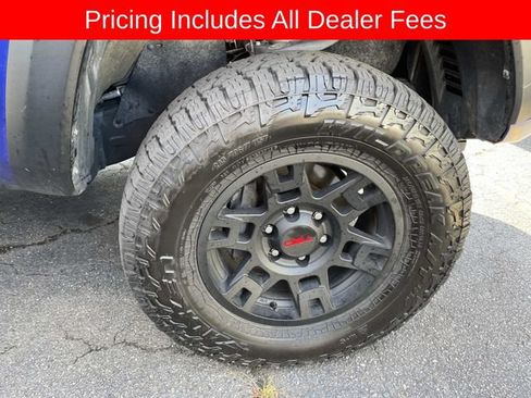 Used 2022 Toyota Tacoma TRD Off-Road AWD/4WD image 11