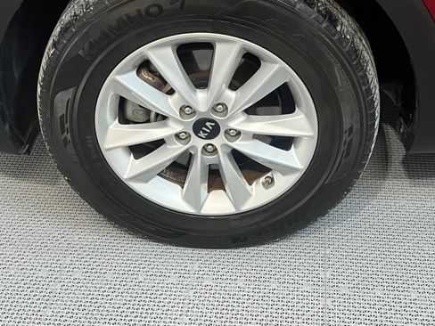 Used 2019 Kia Sorento FWD image 9