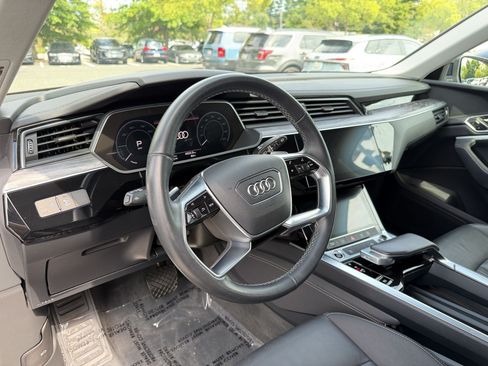 Used 2024 Audi Q8 e-tron Premium AWD/4WD image 4
