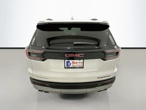 Used 2024 GMC Acadia Elevation w/ Luxury Package FWD image 6