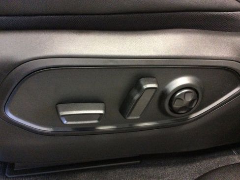 New 2025 Jeep Grand Cherokee Limited w/ Black Appearance Package image 15