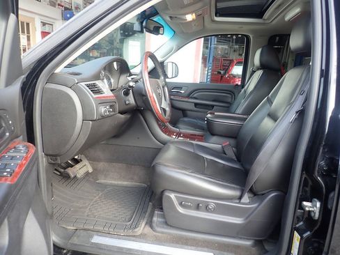 Used 2013 Cadillac Escalade ESV Premium AWD/4WD image 9