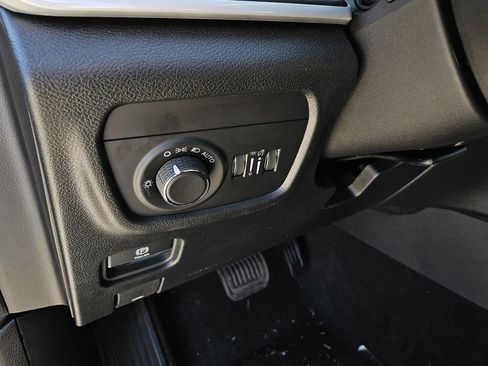 New 2025 Jeep Grand Cherokee Altitude RWD image 17