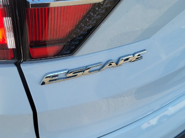 Used 2018 Ford Escape SEL w/ Ford Safe & Smart Package AWD/4WD image 33