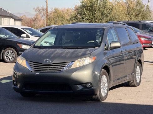 Used 2011 Toyota Sienna XLE image 9